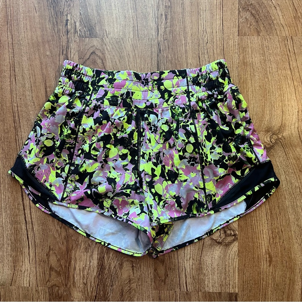 NWOT Lululemon Hotty Hot High Rise Lined Shorts Size 6 MSRP $68